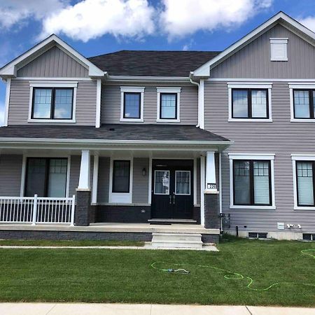 Large 5 Bedroom Newly Built Home Sleeps 12 Persons Thorold Εξωτερικό φωτογραφία
