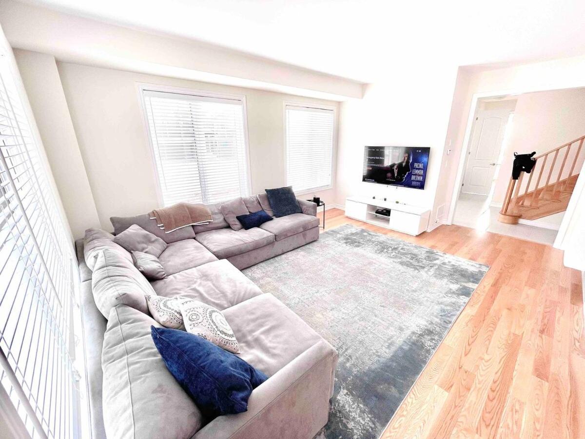 Large 5 Bedroom Newly Built Home Sleeps 12 Persons Thorold Εξωτερικό φωτογραφία