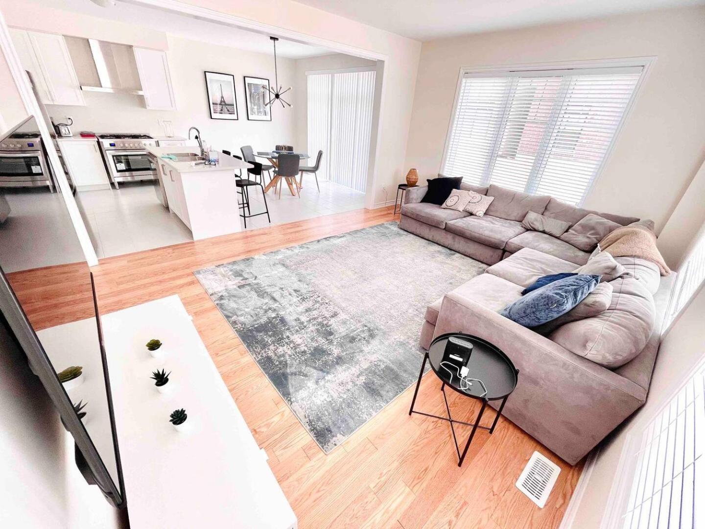Large 5 Bedroom Newly Built Home Sleeps 12 Persons Thorold Εξωτερικό φωτογραφία
