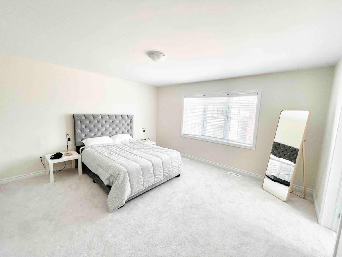 Large 5 Bedroom Newly Built Home Sleeps 12 Persons Thorold Εξωτερικό φωτογραφία
